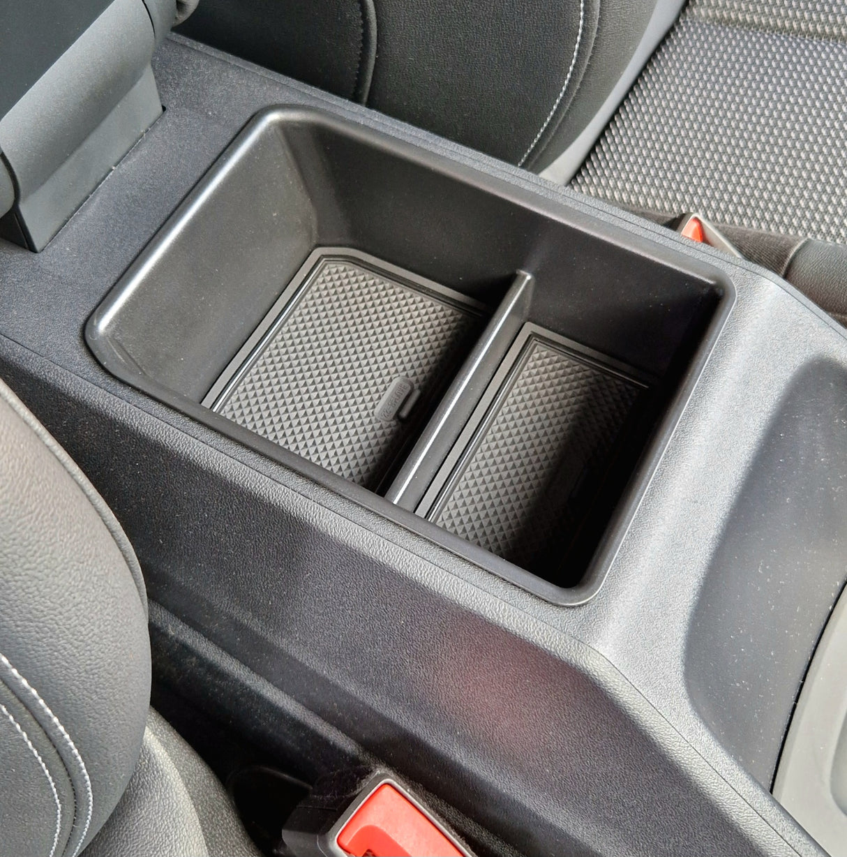 Opbergbox in de armleuning van een Audi Q4/Q5