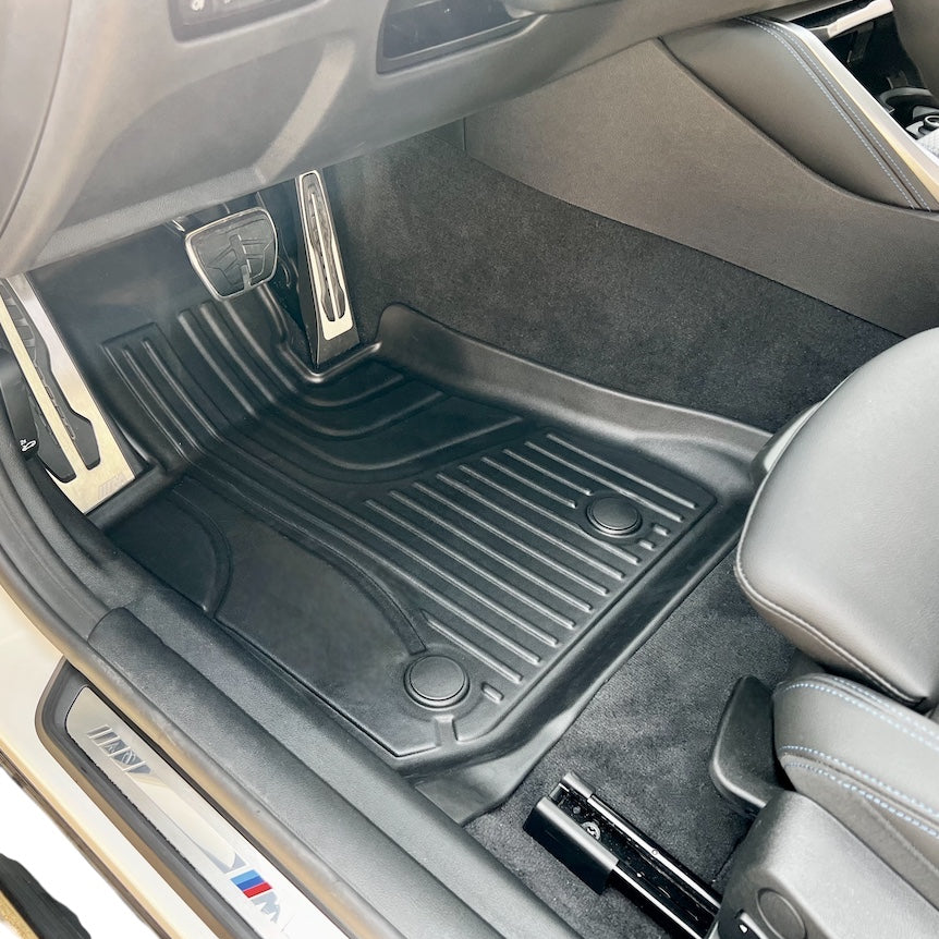 3D All Weather vloermatten set voor BMW i4, perfecte pasvorm en bescherming.