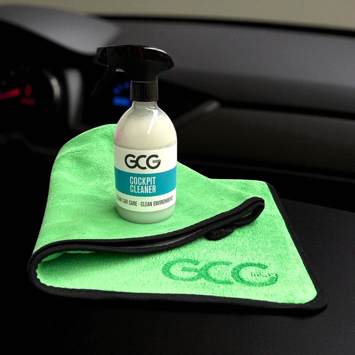GCG MAX Cockpitreiniger en groene microvezeldoek
