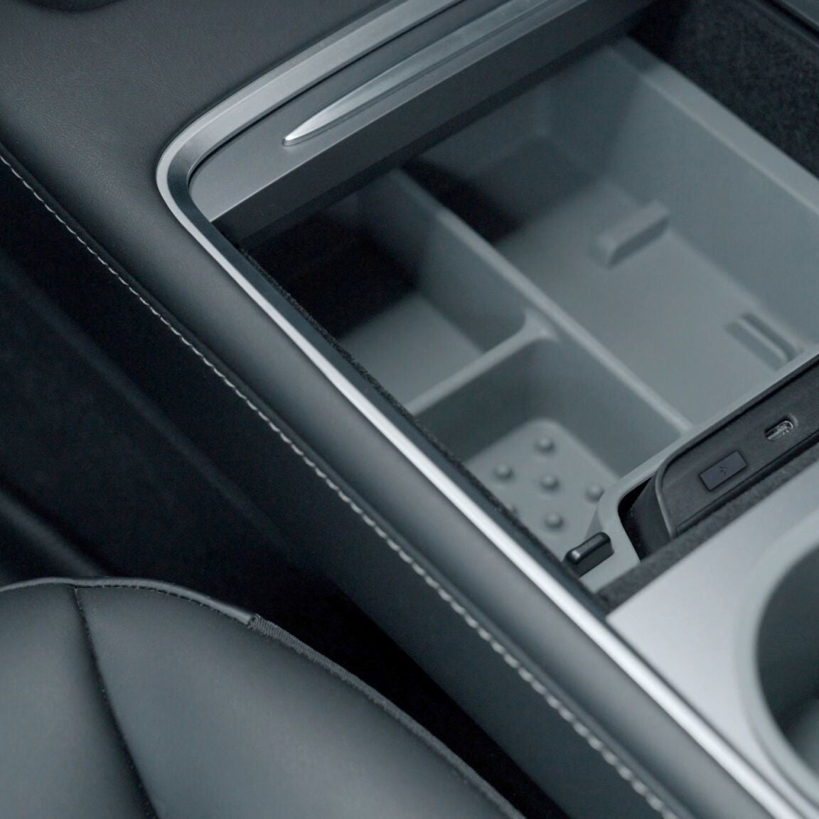 Jowua USB-hub med LED-lys til Tesla Model 3/Y – billede 5
