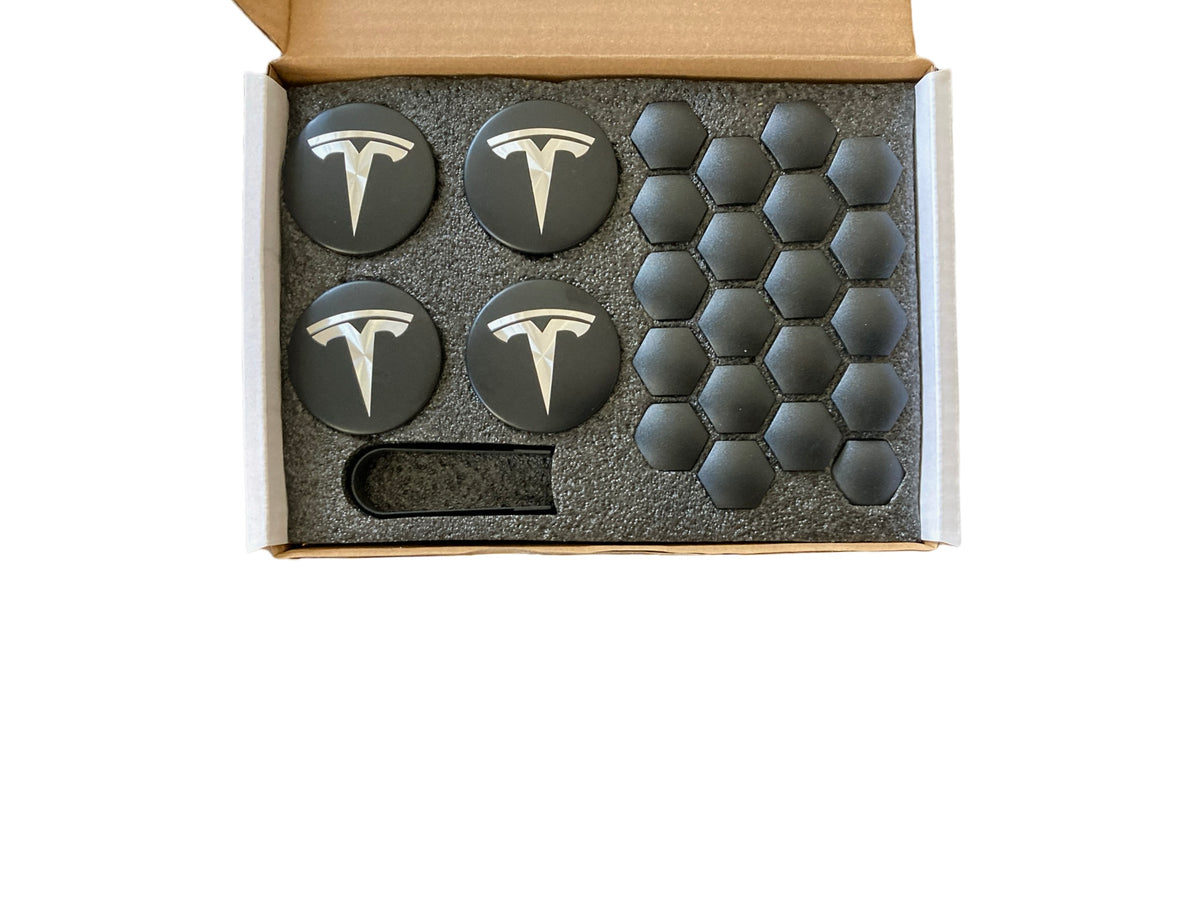Aero Wheel Cap Kit til Tesla – navkapsler med hvidt Tesla-logo på sort og boltcovers i æske