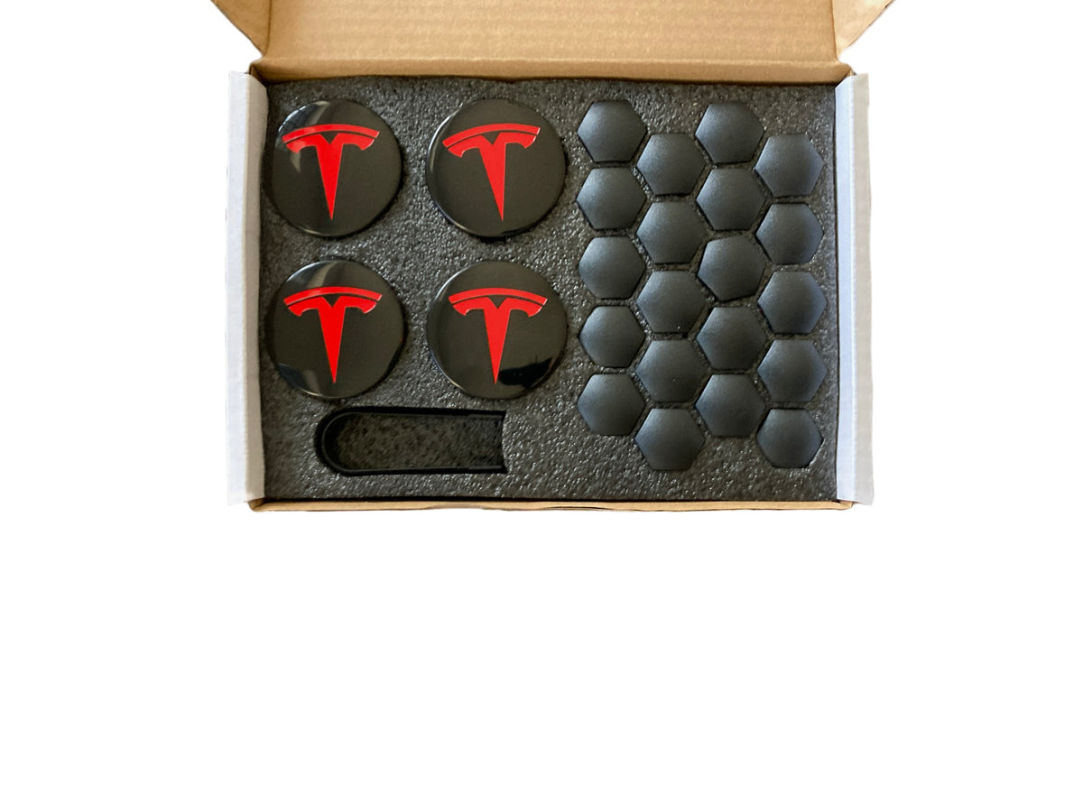 Aero Wheel Cap Kit til Tesla – navkapsler med rødt Tesla-logo på sort og boltcovers i æske