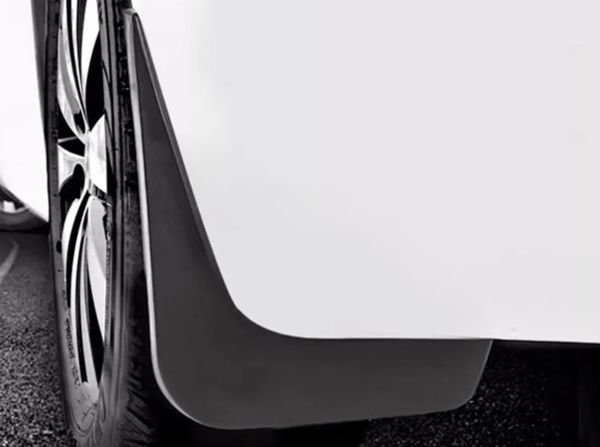 Detail van een spatlap gemonteerd op een auto, gezien van achteren