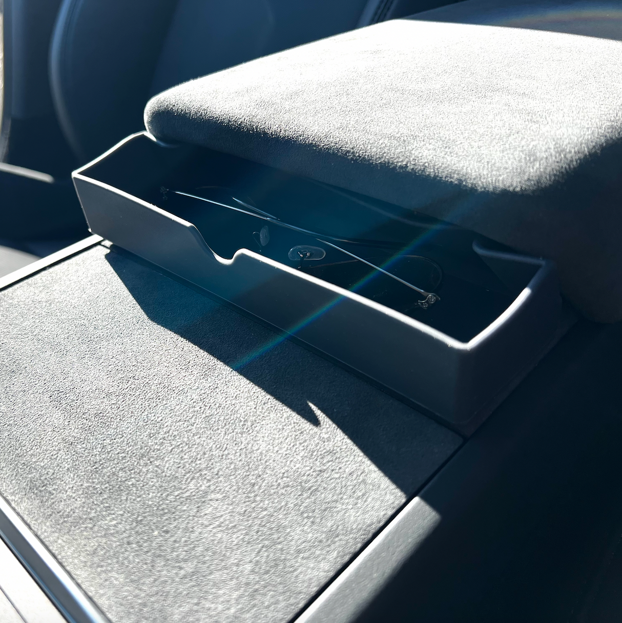 Zonnebrillenhouder voor Tesla Model 3/Y, geïntegreerd in de middenconsole, met zonnebril