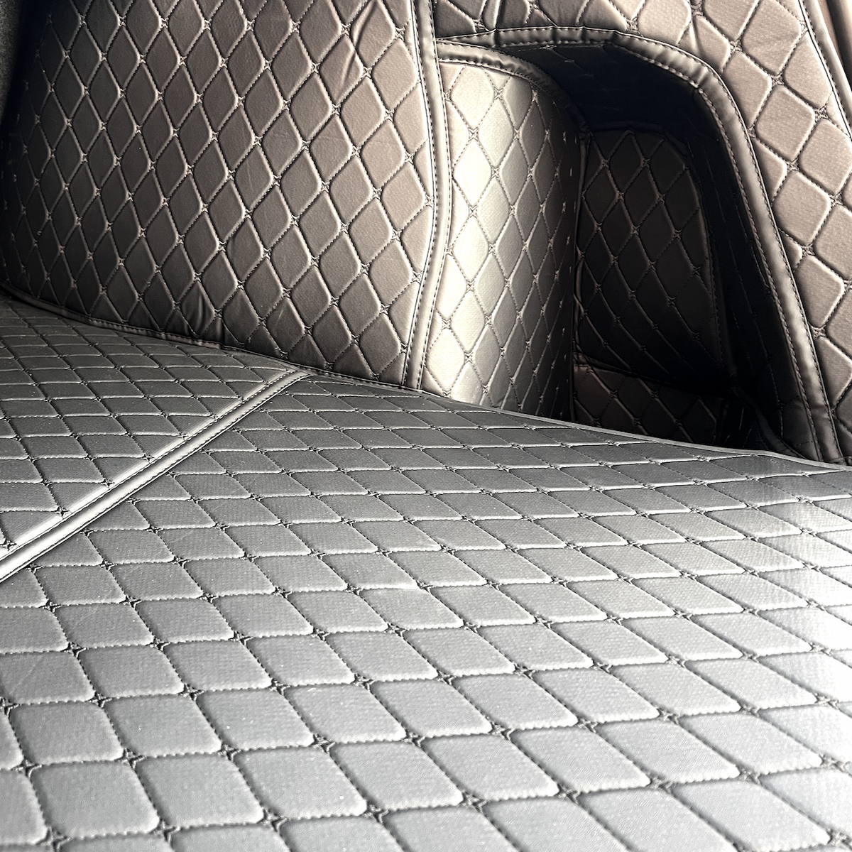 TESLA_KOFFERRUIMTE_BEKLEDING