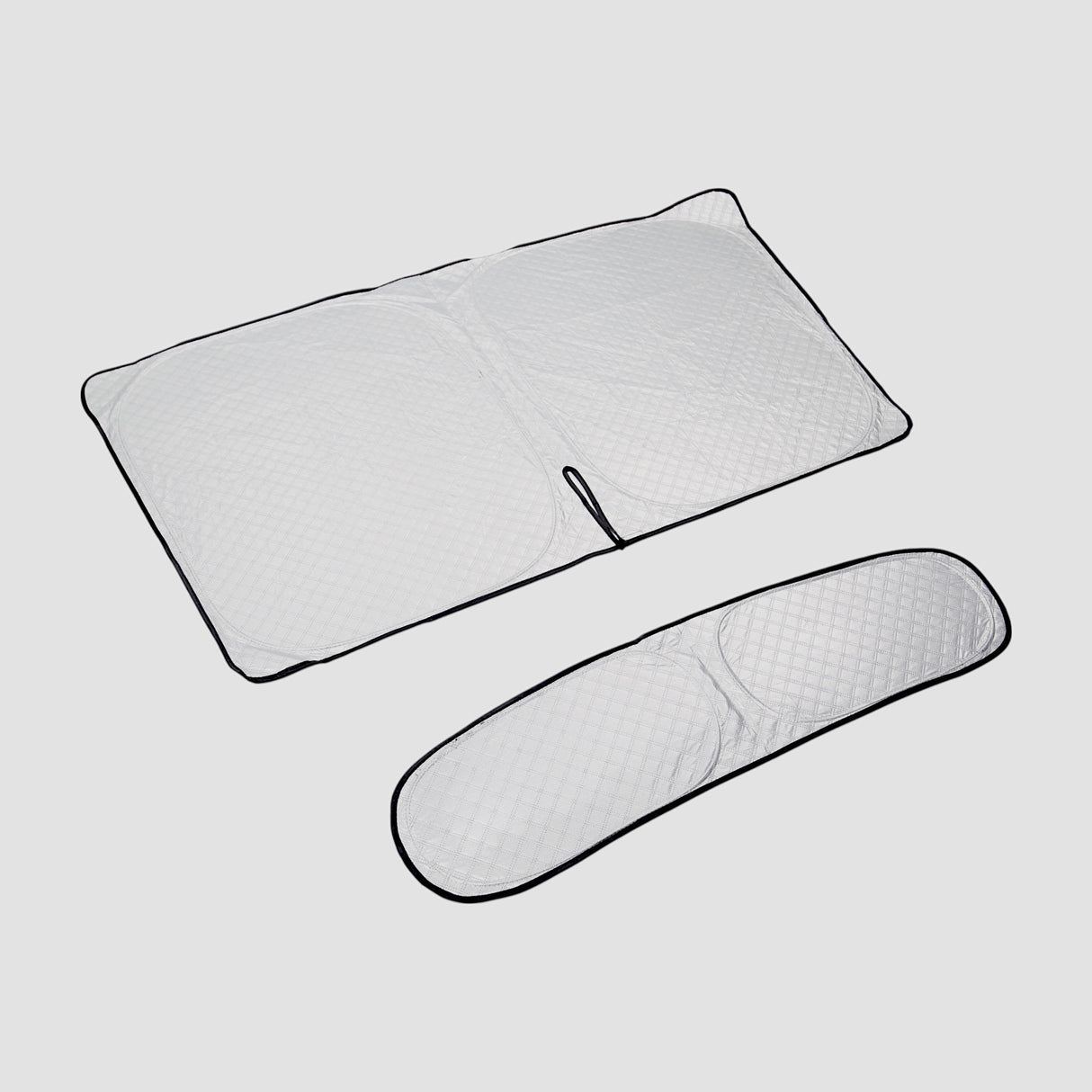 Raambekleding voor XPENG G6, twee delen met zwarte rand op lichte achtergrond.