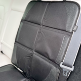 autostijl die aan de autostoel vastzit