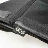 GCG-logo op de onderkant van de autostoelbeschermer