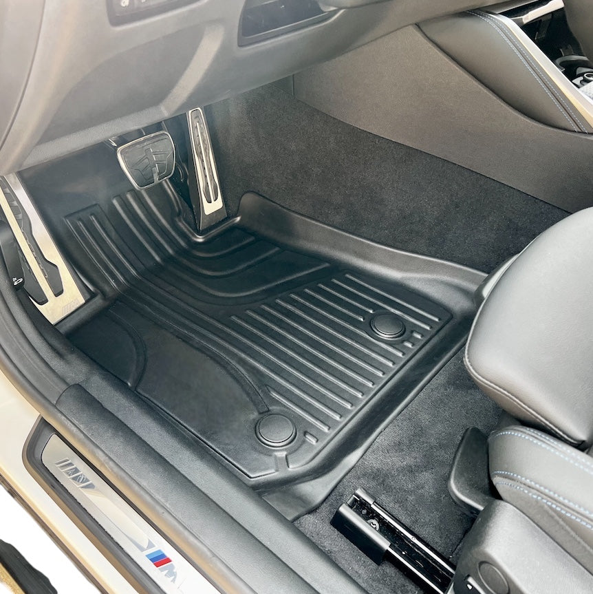 3D All Weather vloermatten set voor BMW i4, perfecte pasvorm en bescherming.