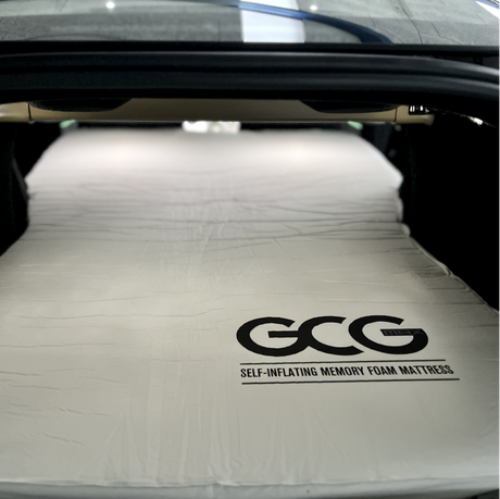 Matras ligt plat in de kofferbak