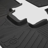 Detail van duurzame all-weather mat voor auto-interieur met gestructureerd patroon