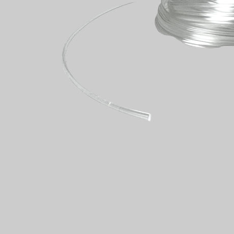 De plastic slang die in de lichtbronnen wordt geplaatst.