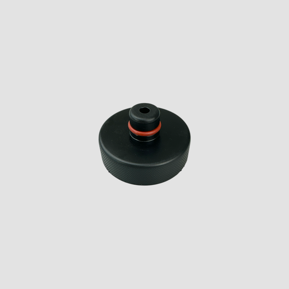 Zwarte rubberen hefblok voor auto, met rode o-ring detail