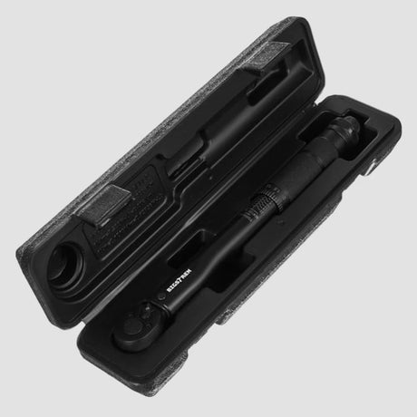 De kleinere momentsleutel verpakt