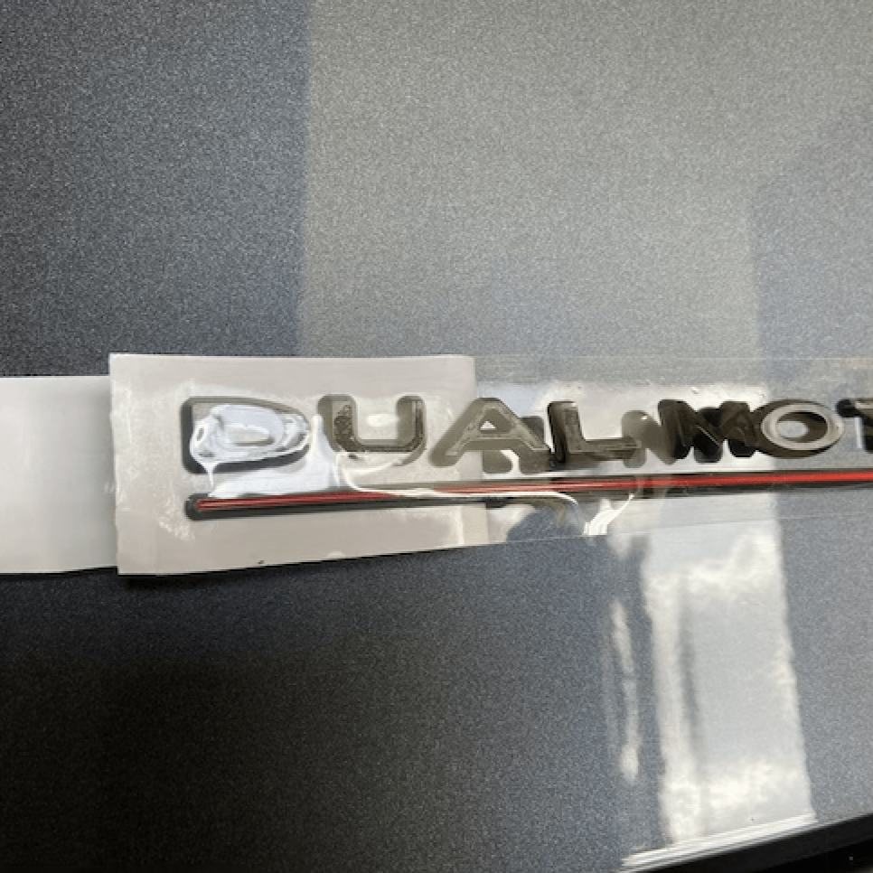 Dual Motor Embleem (verschillende kleuren)