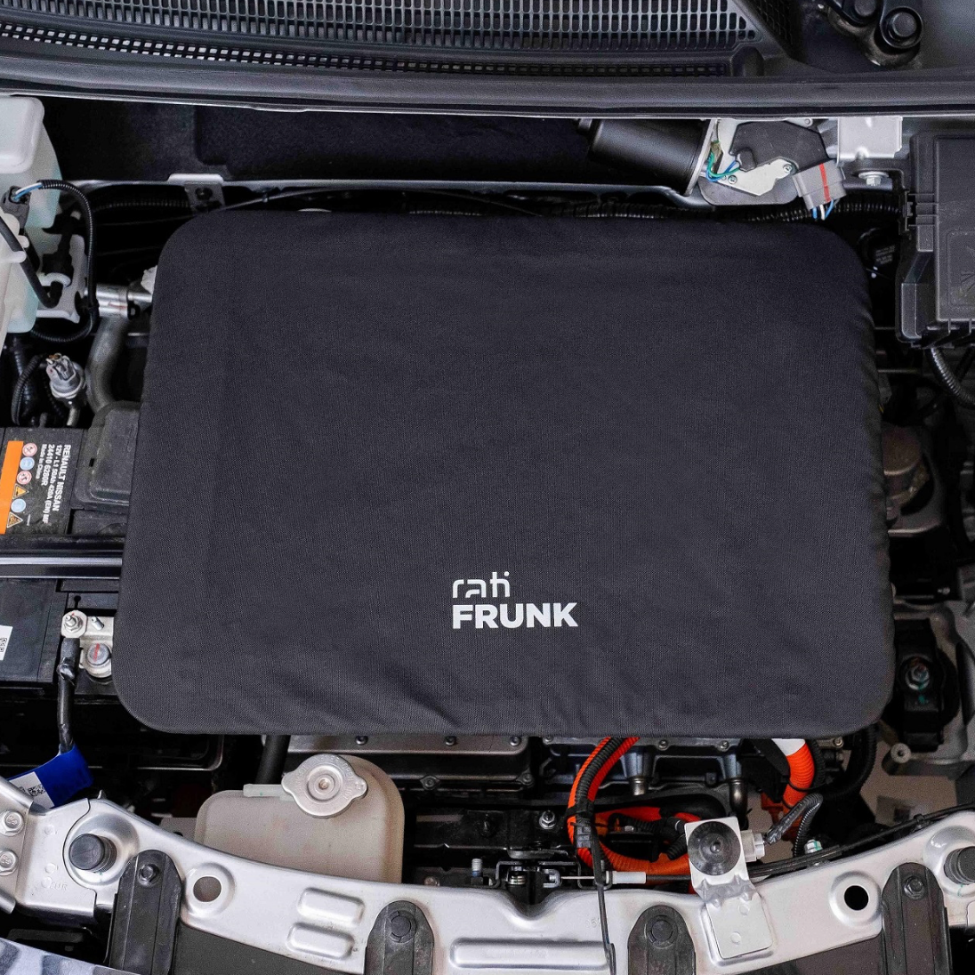 Rati frunk opbergdoos geïnstalleerd in de motorkap van een Hyundai Kona Electric
