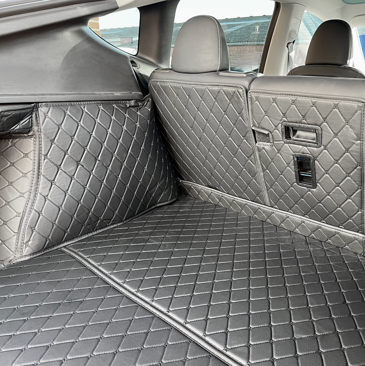 TESLA_KOFFERRUIMTE_BEKLEDING