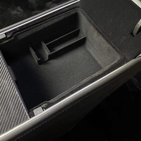 Opbergbox voor armleuning in zwart met vakverdeling voor Tesla Model Y.