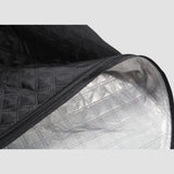 Detailfoto van raamafdekking voor XPENG G6 met zilverkleurige binnenkant en zwarte buitenkant.