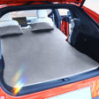 XPENG G6 matras in kofferbak met kussens voor autovakantie.