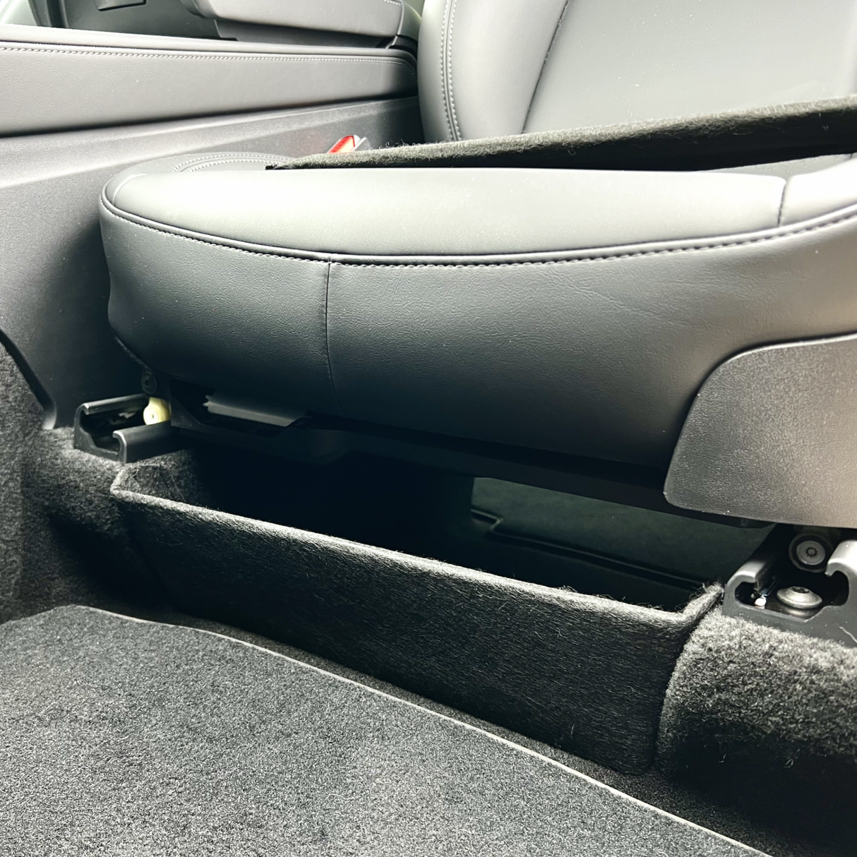 Onderdelen voor opberging onder de stoel voor Tesla Model Y