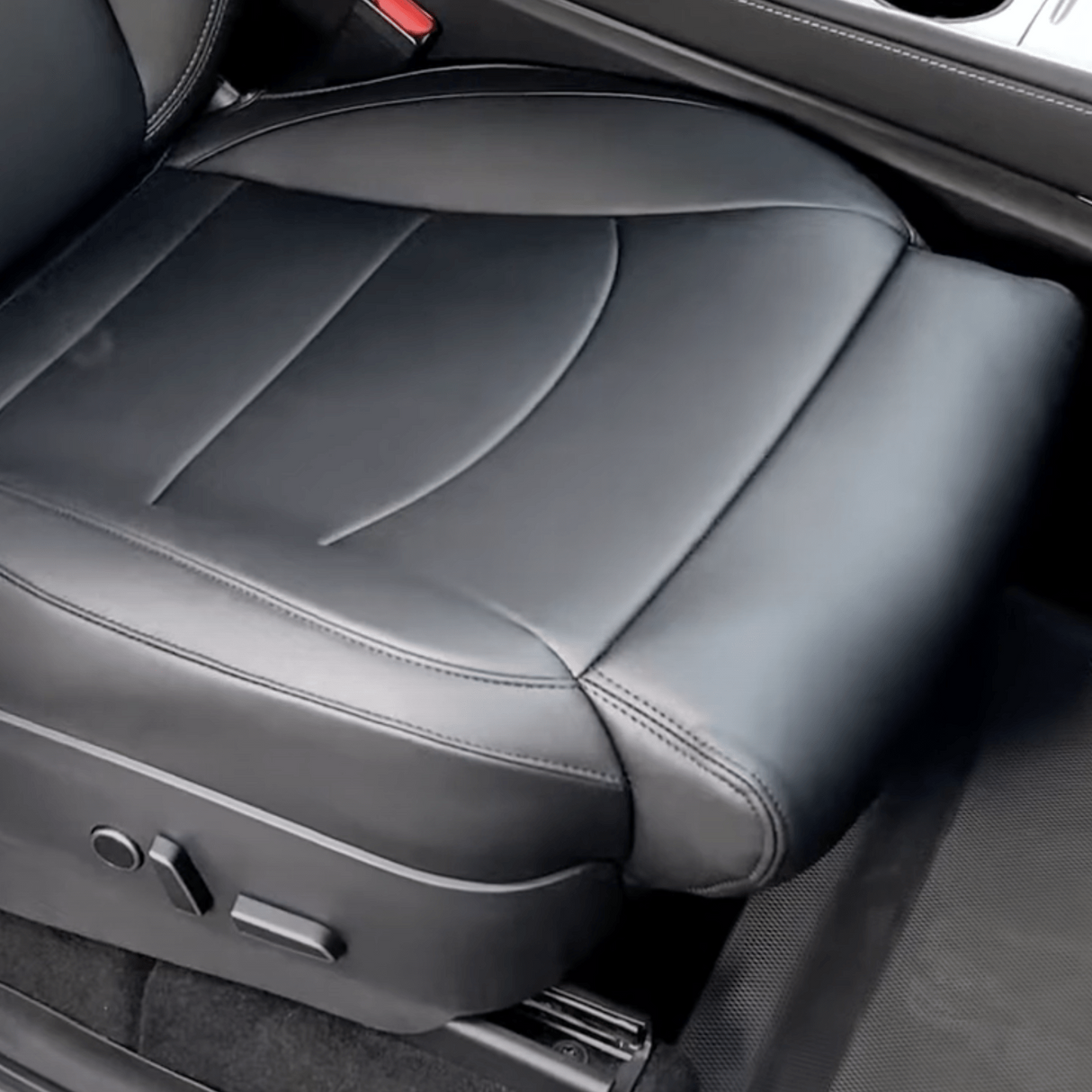 Bekleding voor voorstoel met ingebouwde ondersteuning. Past op Tesla Model 3/Y