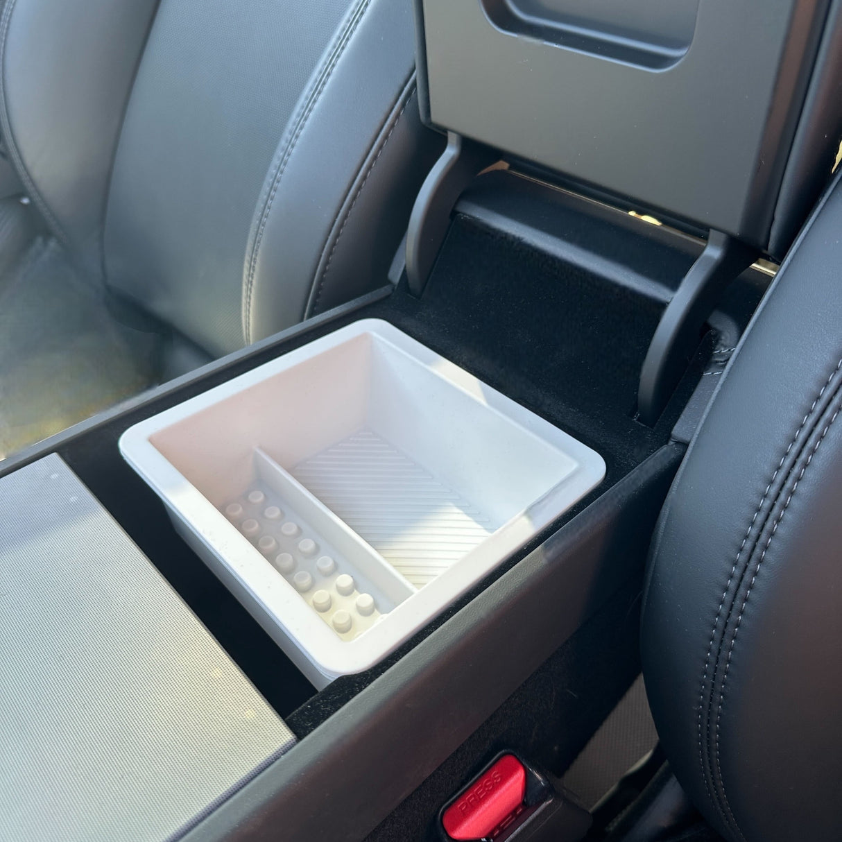 GCG Max Opbergbox onder armleuning - Tesla Model 3/Y