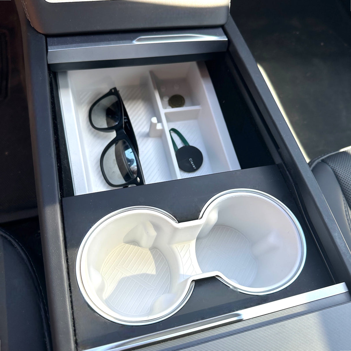 GCGM MAX-box met bekerhouder in Tesla Model 3/Y interieur