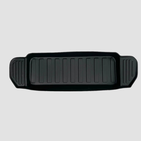 een beschermer voor de frunk in een Ford Mach E. Zwarte kleur