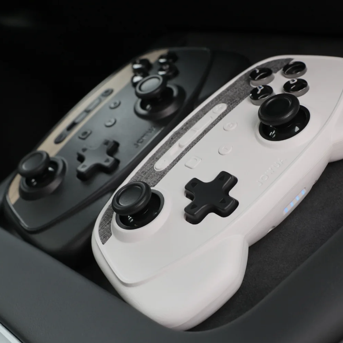 Witte en zwarte Jowua draadloze controller met draadloos opladen in de auto