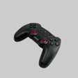 Een draadloze controller in de kleur zwart, die gebruikt kan worden in Tesla